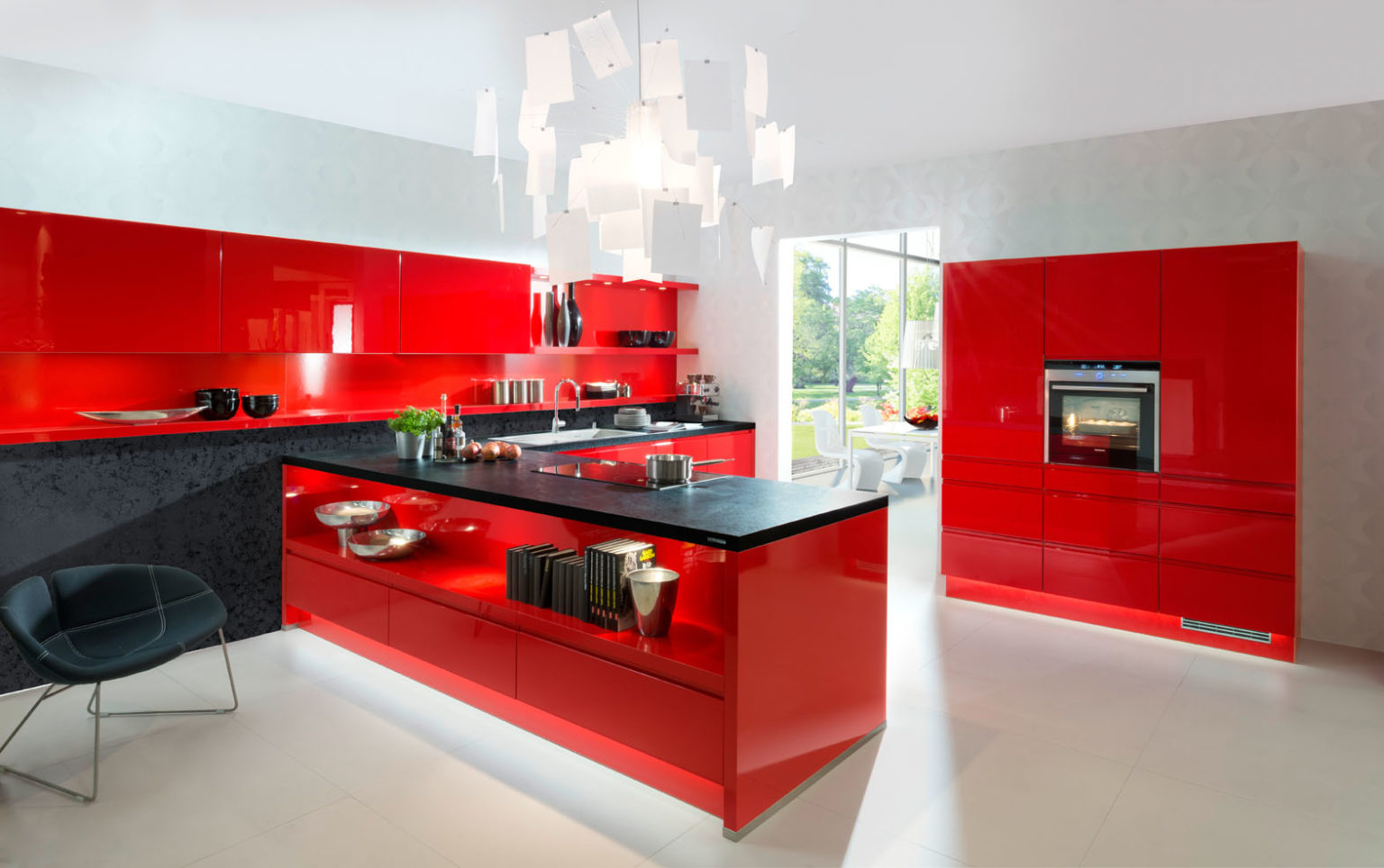 кухня угловая красная с черным
